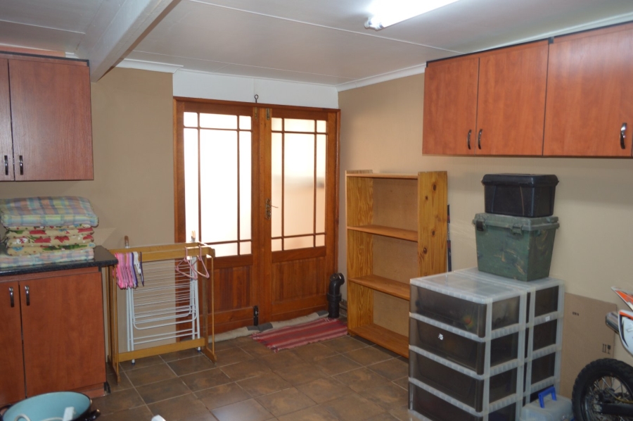 6 Bedroom Property for Sale in Flamwood North West